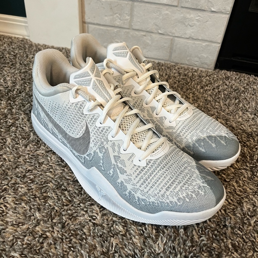 Nike Mamba Rage Pure Platinum Kobe Bryant size 11